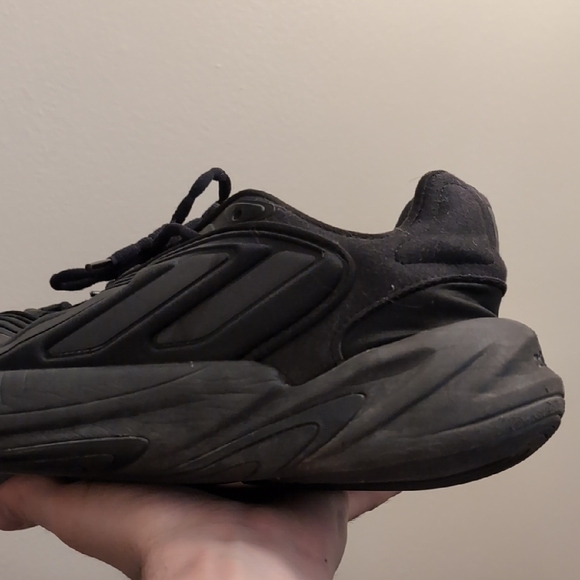Adidas Ozelia Black With Leather - Picture 3 of 9